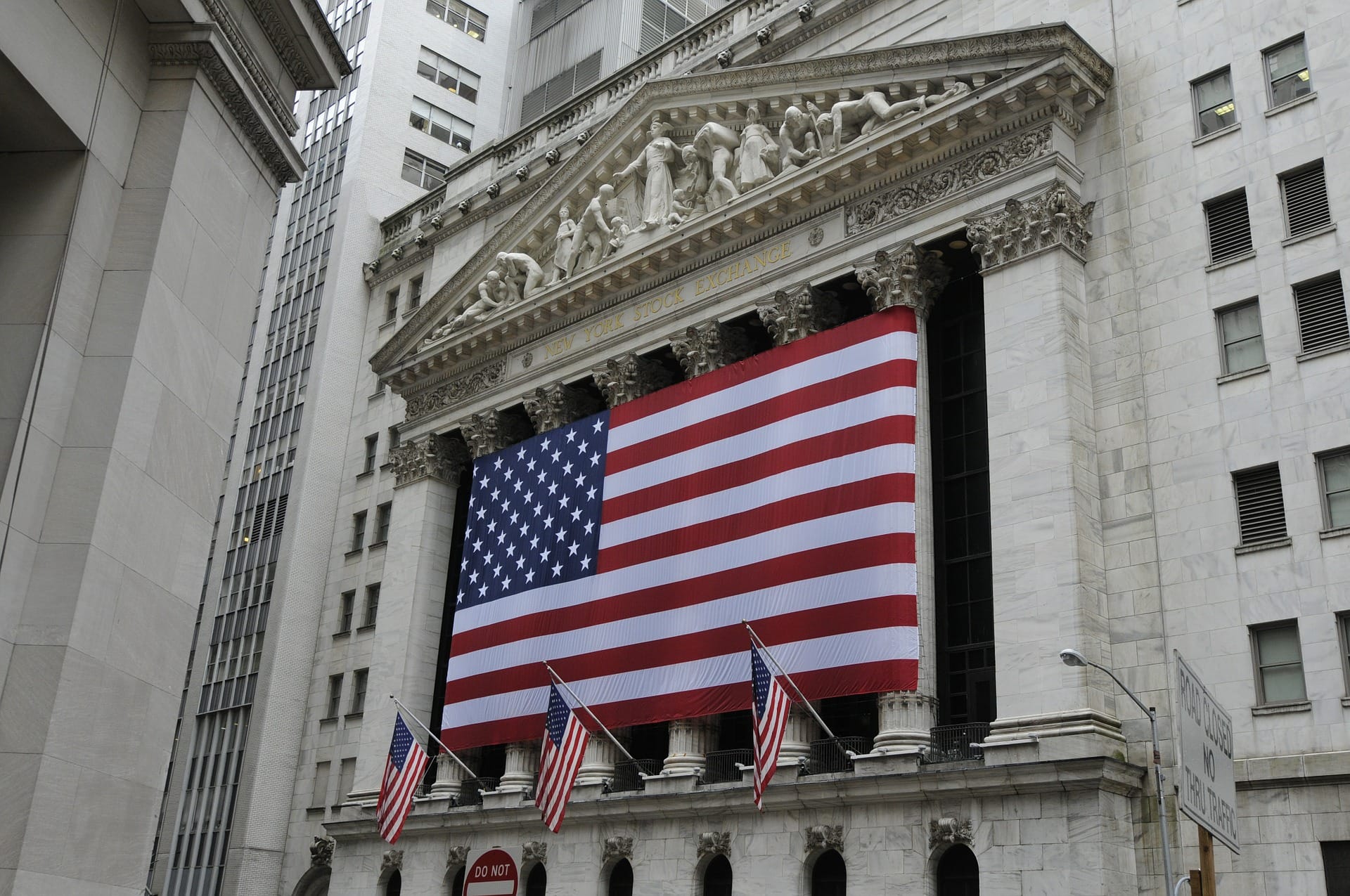 Como investem os megainvestidores