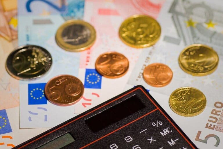 Esfera BR | Inflação e taxa de juros altas desafiam o sistema financeiro global