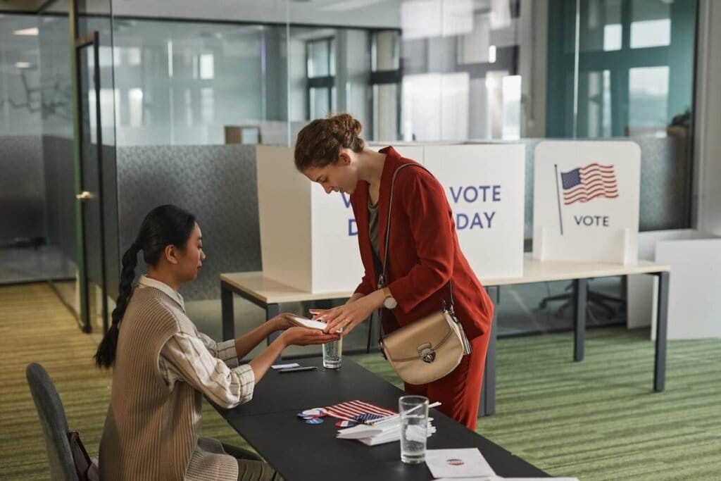 mulher votando nos estados unidos