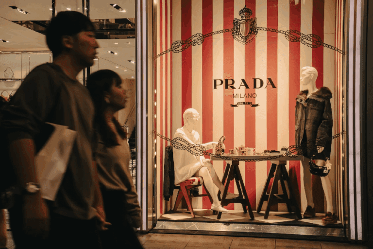 O legado veste Prada (e agora também Versace)