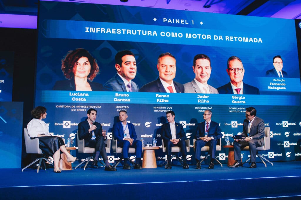 Painel do evento Fórum Esfera Brasil