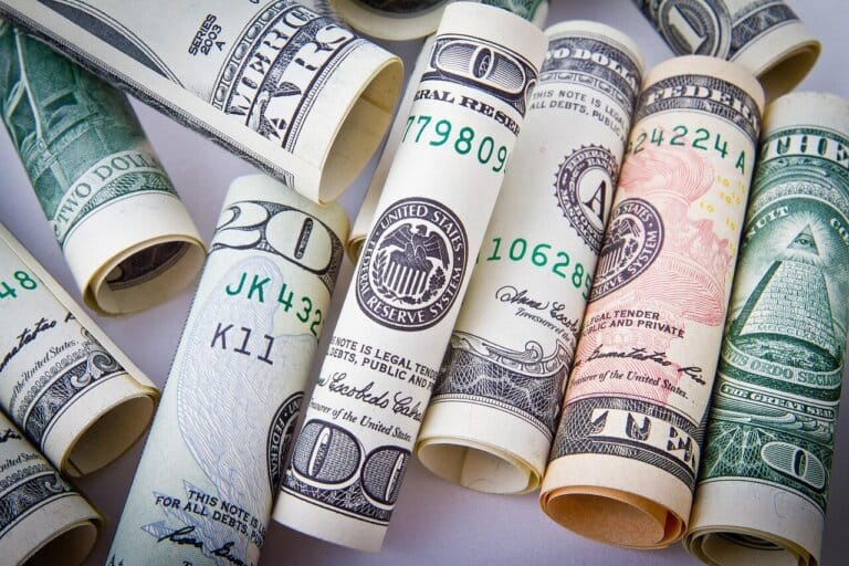 Fed volta a reduzir juros; BC mantém Selic em 15%
