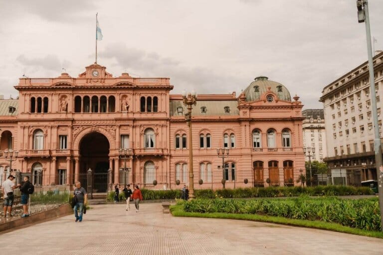 “¿Qué pasa, hermano?” O que acontece com o governo Milei na Argentina?