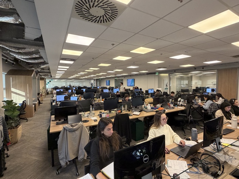 Equipe da Portofino analisando carteiras no escritório de São Paulo